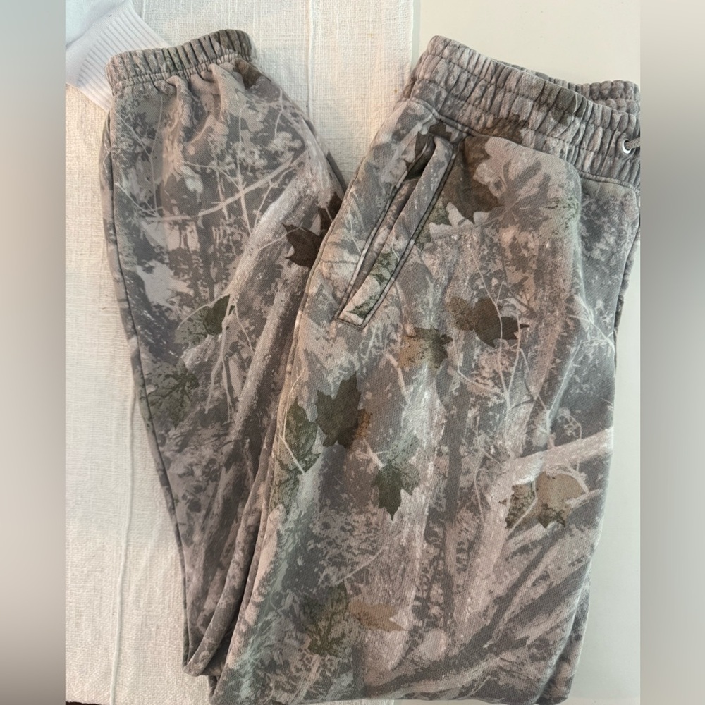 Abercrombie & Fitch Gray and Green Camo Fleece Joggers